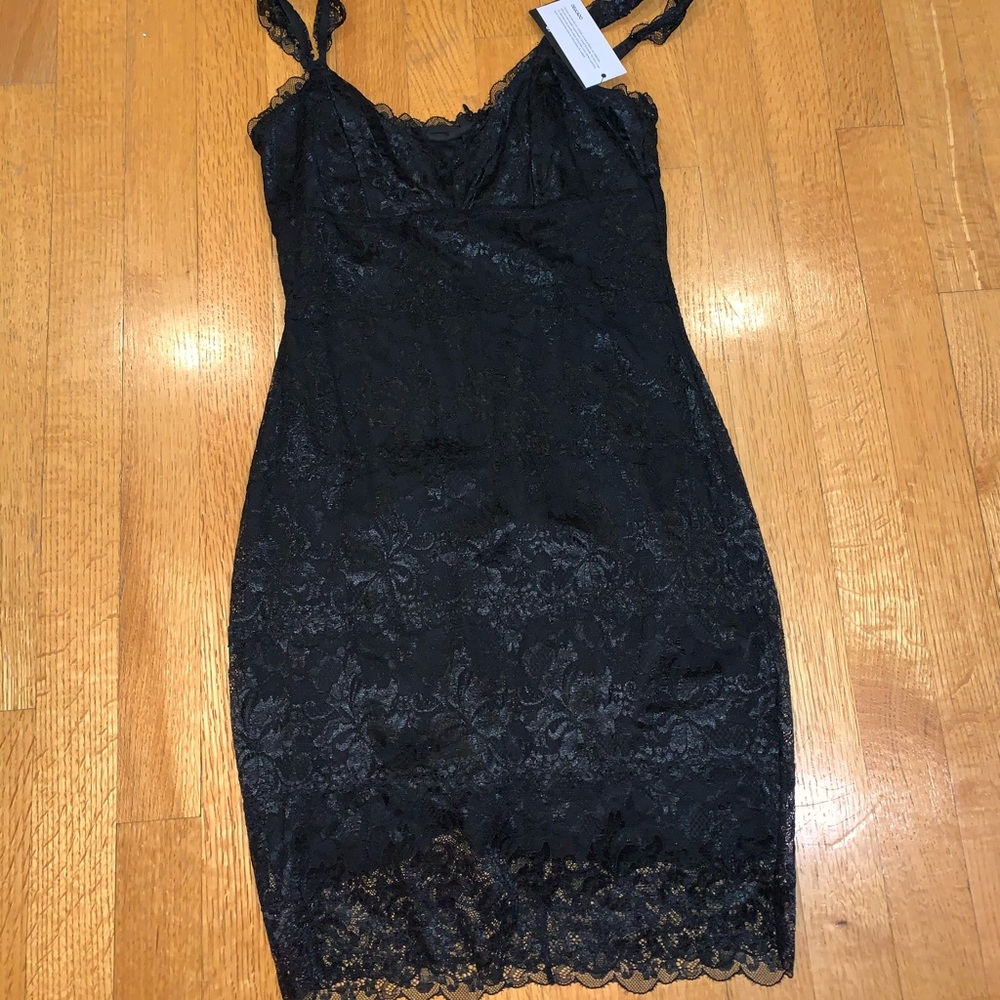 Lace bodycon dress